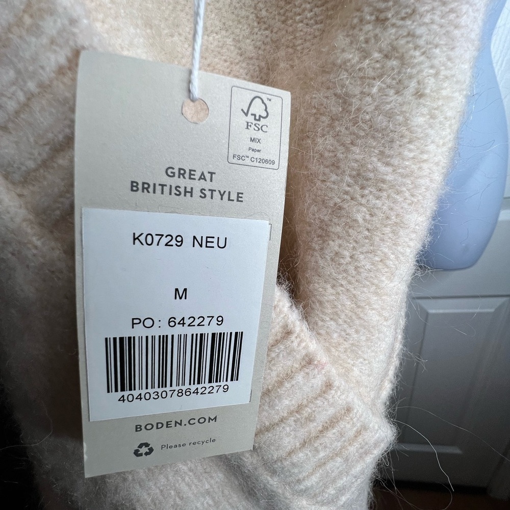NWT Boden Women’s Medium Fluffy Mohair Wool Cropped Cream VNeck Jumper Sweater M - Picture 7 of 16